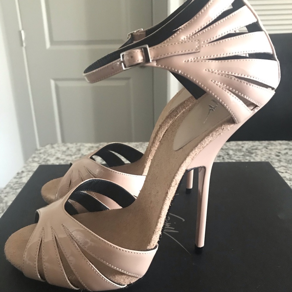 Brand new! Giuseppe Sandals